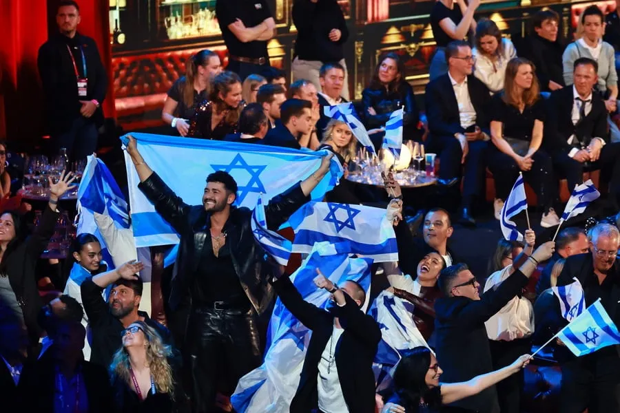 Λογότυπο της Eurovision και της EBU σε σκηνή