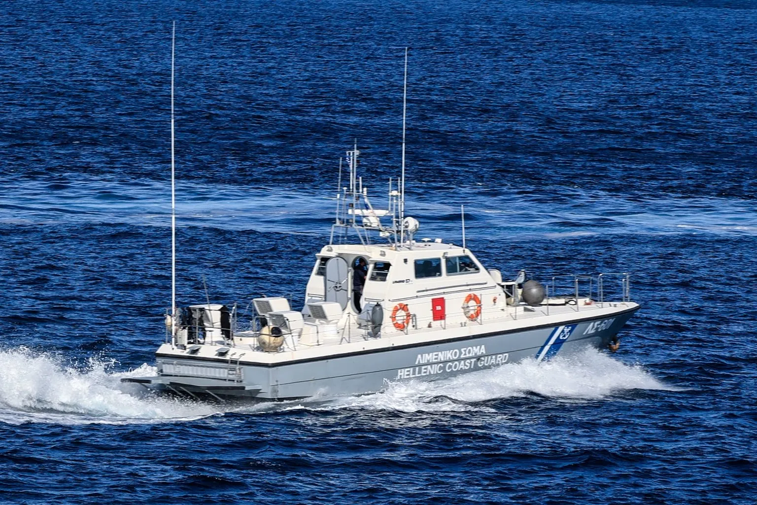 Περιπολικό σκάφος Λιμενικού Σώματος σε επιχείρηση διάσωσης