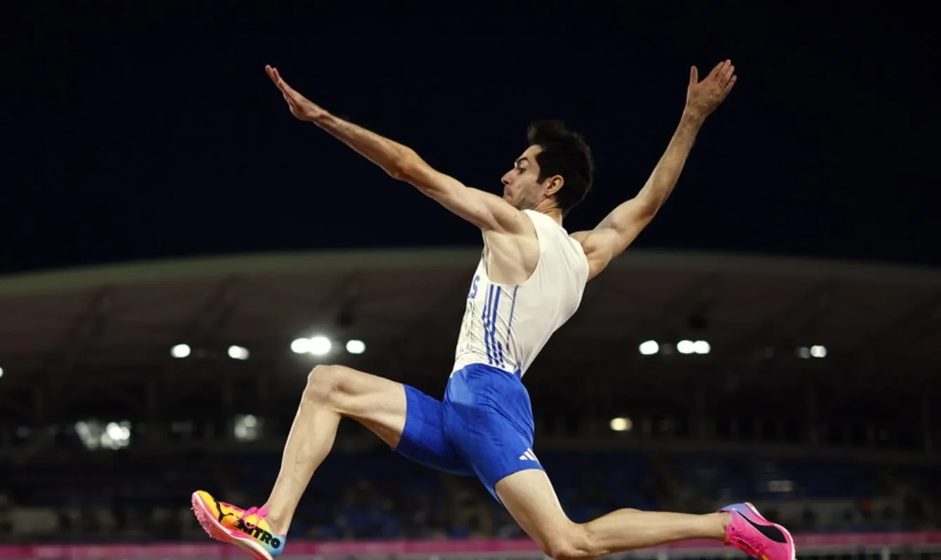 Ο Τεντόγλου πανηγυρίζει τη νίκη στο Diamond League Λωζάνης