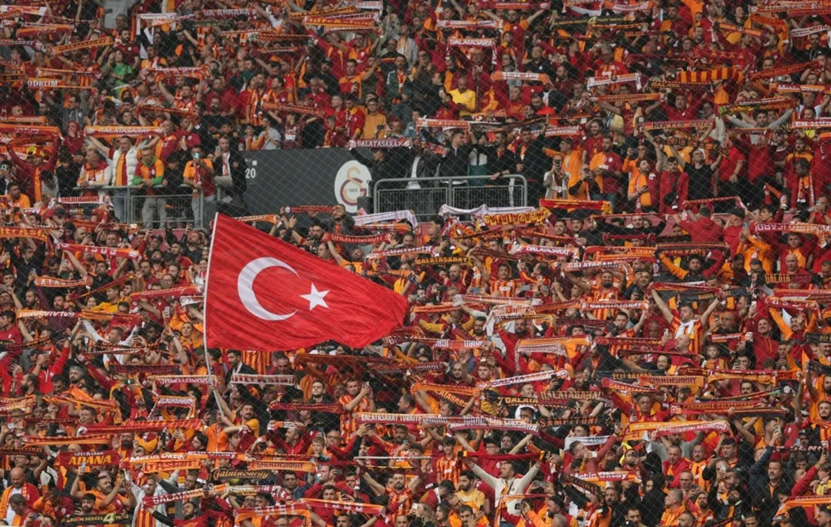 Ο επικεφαλής των UltrAslan Σεμπαχατίν Σιρίν σε αγώνα της Γαλατασαράι