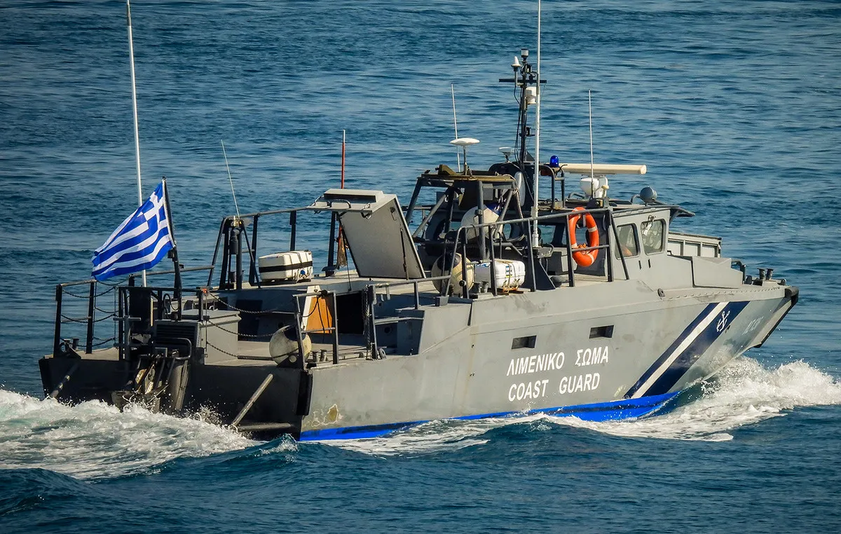 Σκάφος του Λιμενικού Σώματος στη θάλασσα της Νάξου