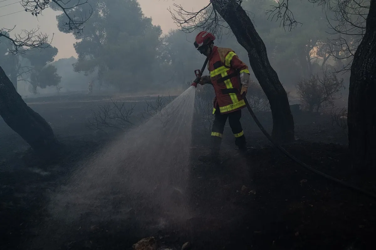 Φωτιά και καπνός στον Προφήτη Ηλία Σαλαμίνας