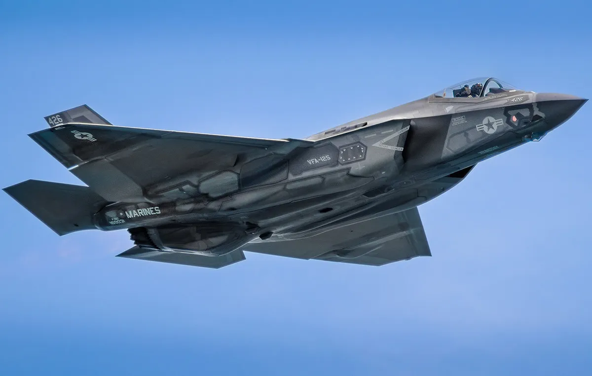 Καπνός από συντρίμμια F-35 κοντά στη βάση Μίραμαρ
