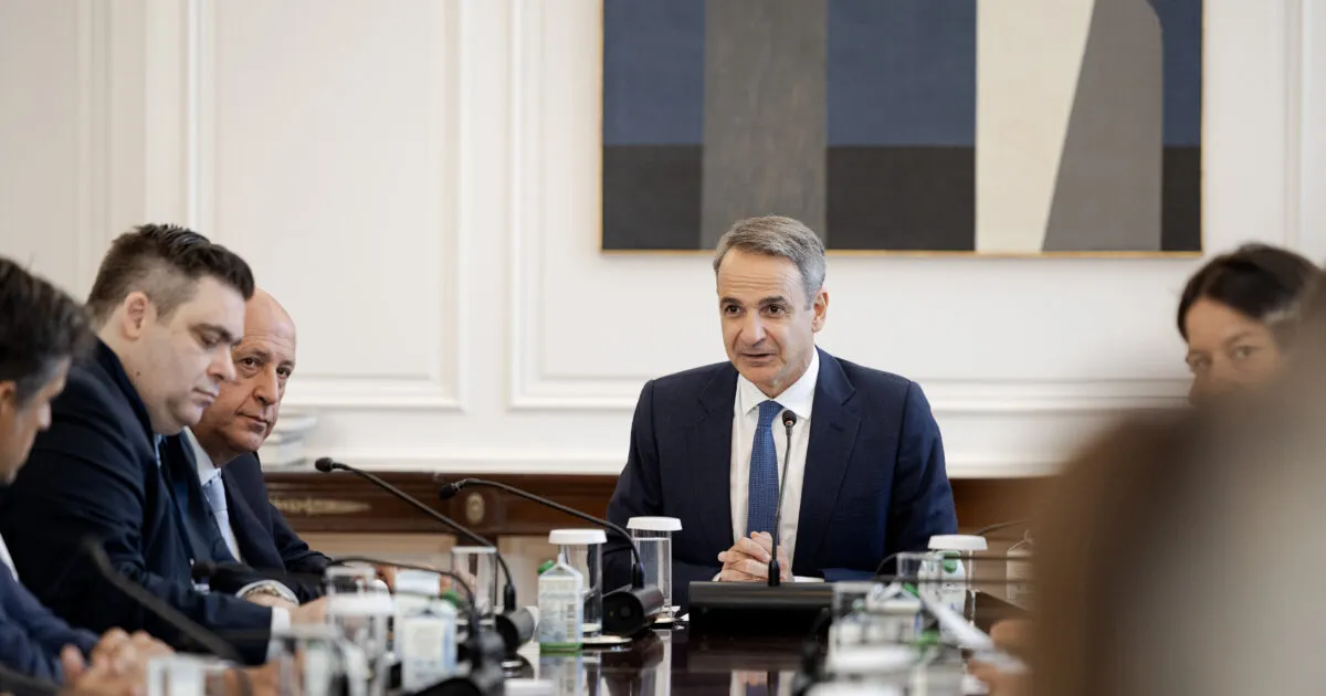 Ο Μητσοτάκης στην Κυβερνητική Επιτροπή Βιομηχανίας στο Μέγαρο Μαξίμου