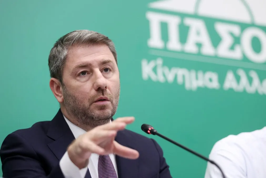 Αεροσκάφος και όχημα της Πολιτικής Προστασίας σε επιχείρηση