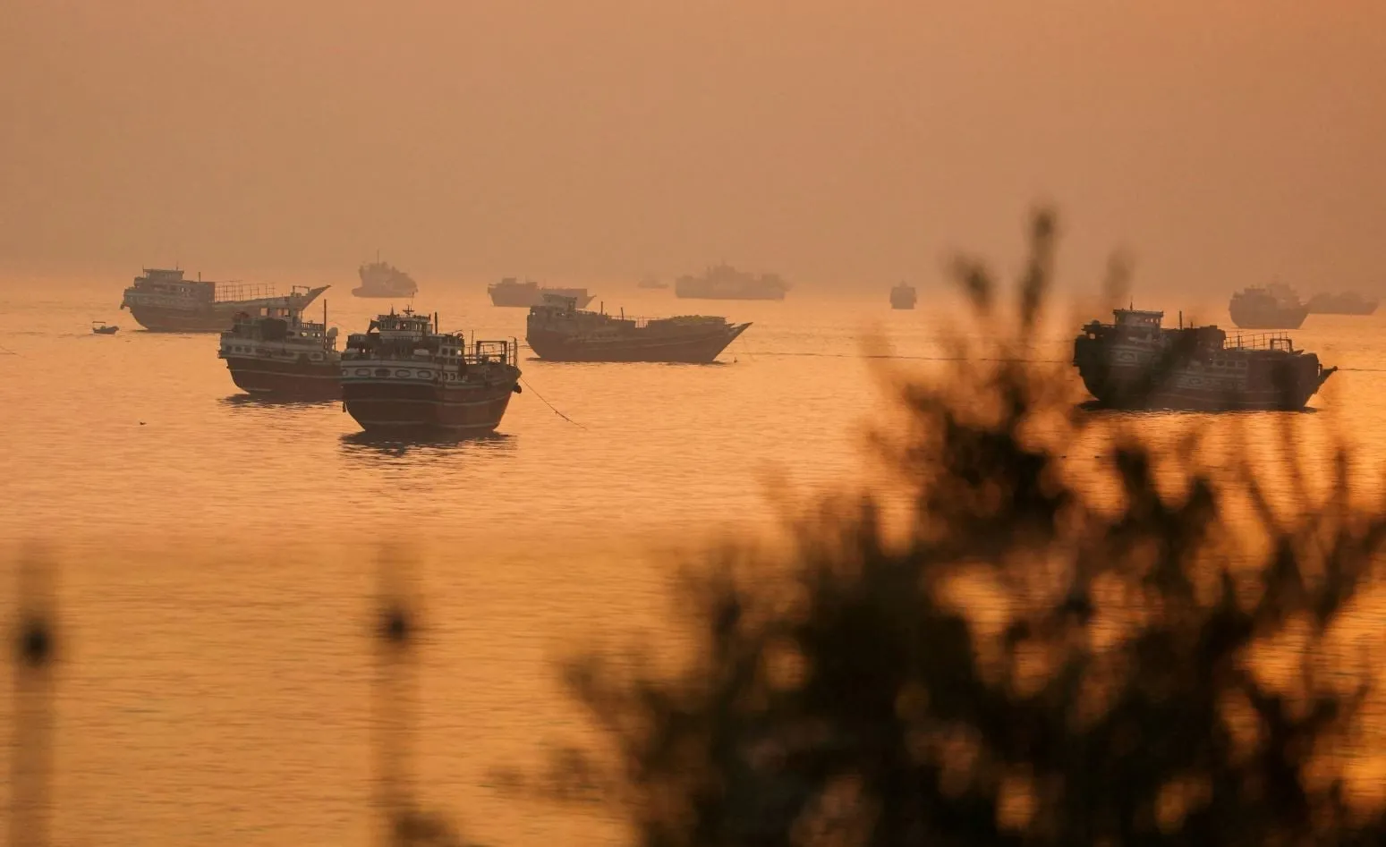 Πλοίο στα ανοιχτά του Ομάν κοντά στα Στενά του Ορμούζ