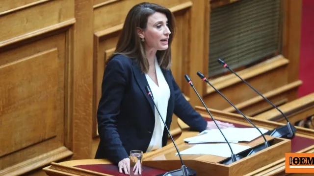 Η Ρένα Δούρου σε συνεδρίαση της Κοινοβουλευτικής Ομάδας ΣΥΡΙΖΑ