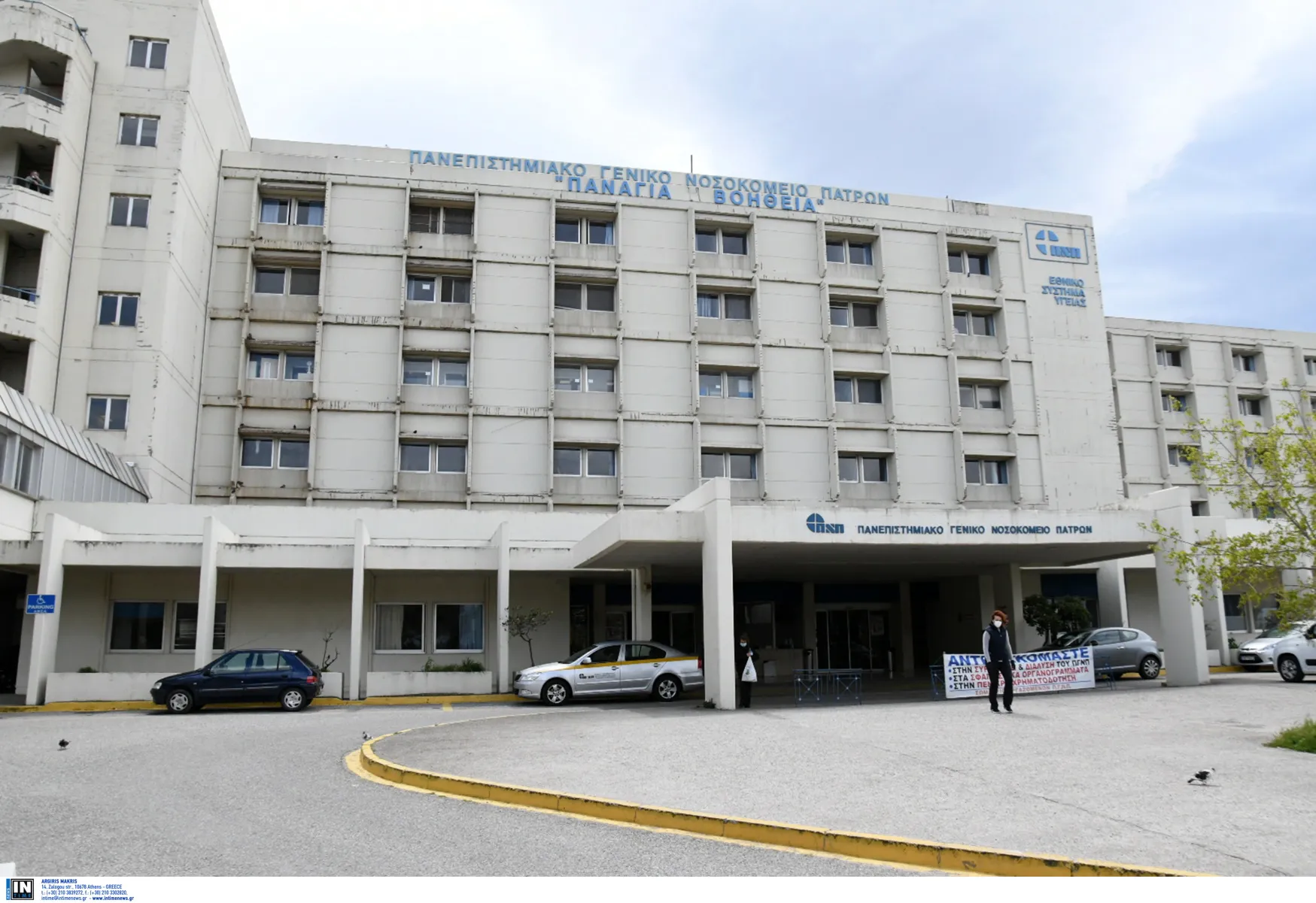 Ασθενοφόρο έξω από νοσοκομείο, διάσωση 9χρονου από πνιγμό