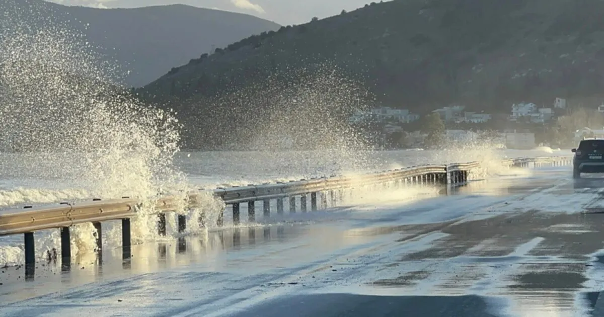 Ήλιος και αίθριος ουρανός καλοκαιρινή ημέρα