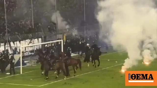 Έφιππη αστυνομία στον αγωνιστικό χώρο μετά τα επεισόδια