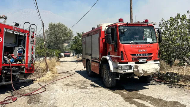Πυροσβέστες επιχειρούν σε φωτιά στον Άσπρο Κιλκίς