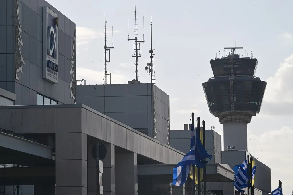 Αεροσκάφος απογειώνεται από αεροδρόμιο Αθήνας