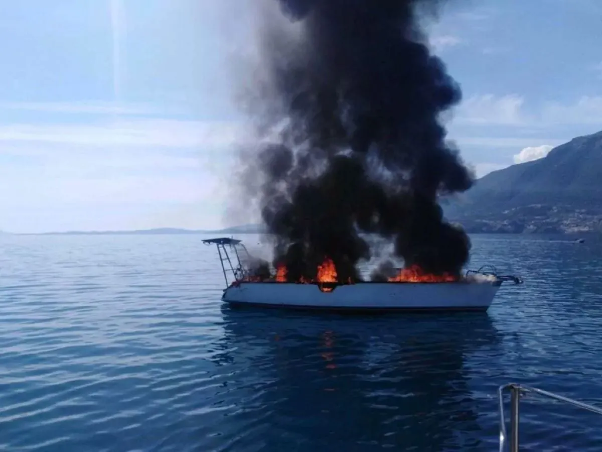 Πλωτό σκάφος Λιμενικού Σώματος στο Πόρτο Ράφτη