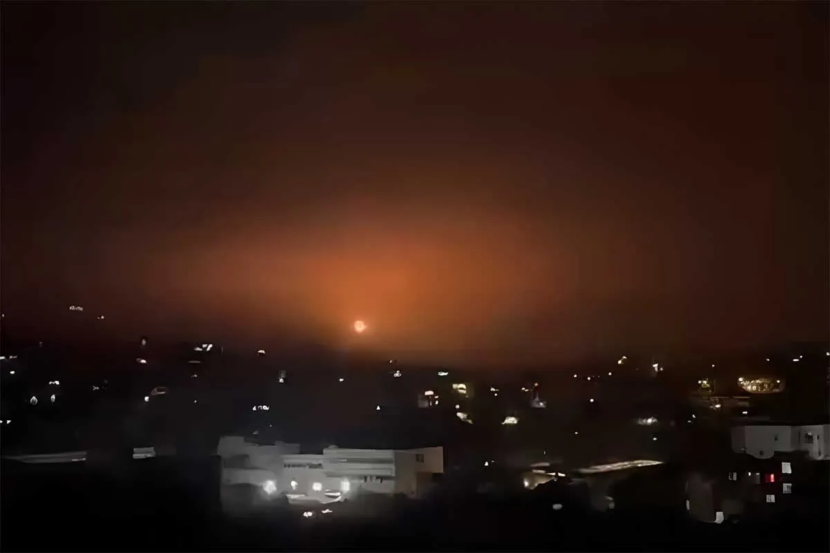 Ισραηλινά στρατιωτικά οχήματα σε συνοριακή περιοχή της Συρίας