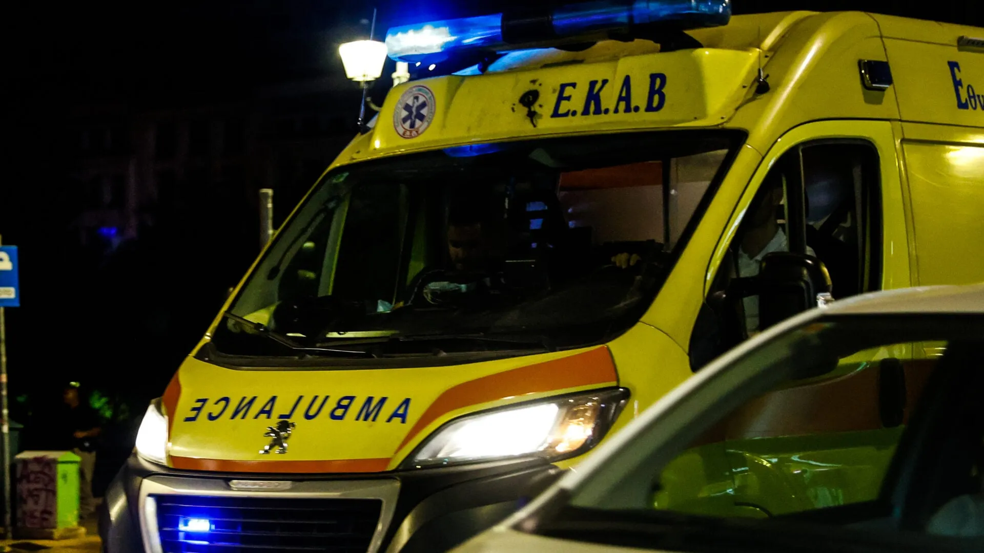 Πυροσβέστες σε επιχείρηση ανάσυρσης από πηγάδι