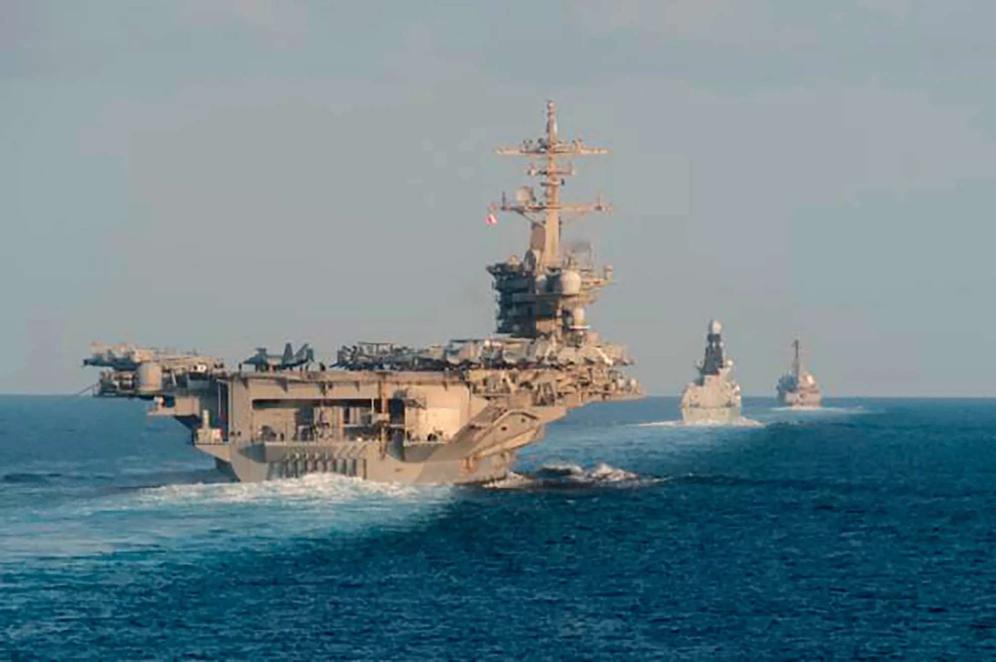 Το αεροπλανοφόρο USS Abraham Lincoln στη Μέση Ανατολή