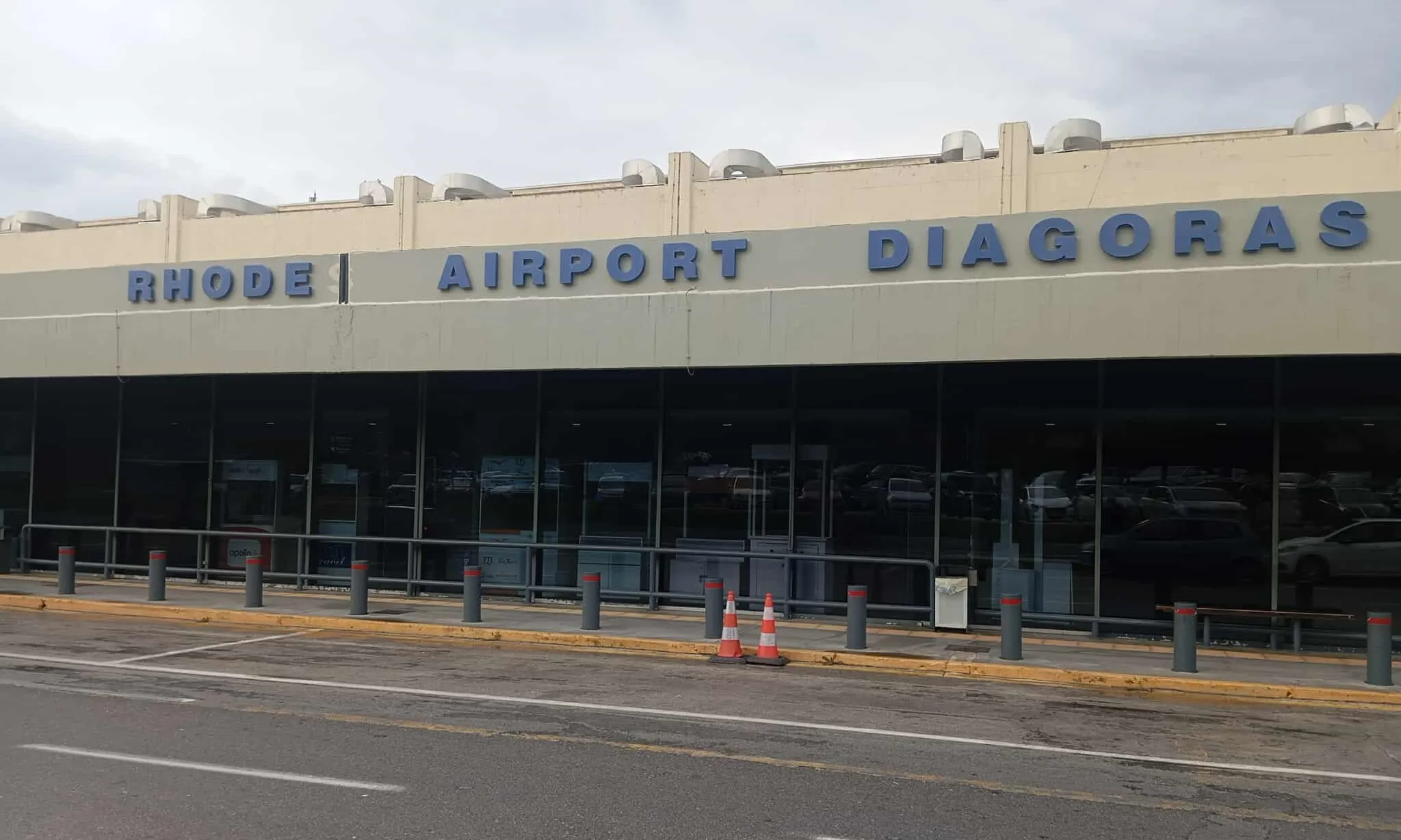 Αεροσκάφος ATR 42 της Olympic Air στο αεροδρόμιο Ρόδου