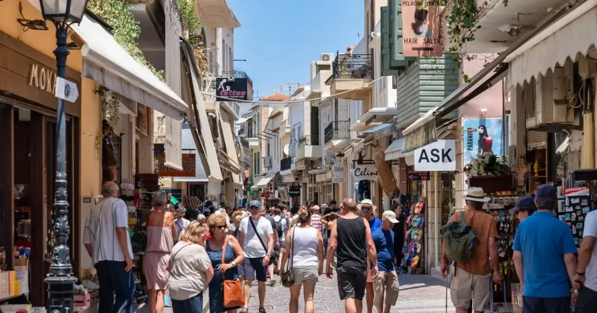 Τουρίστες σε αεροδρόμιο, στατιστικά τουριστικών εισπράξεων Ελλάδας