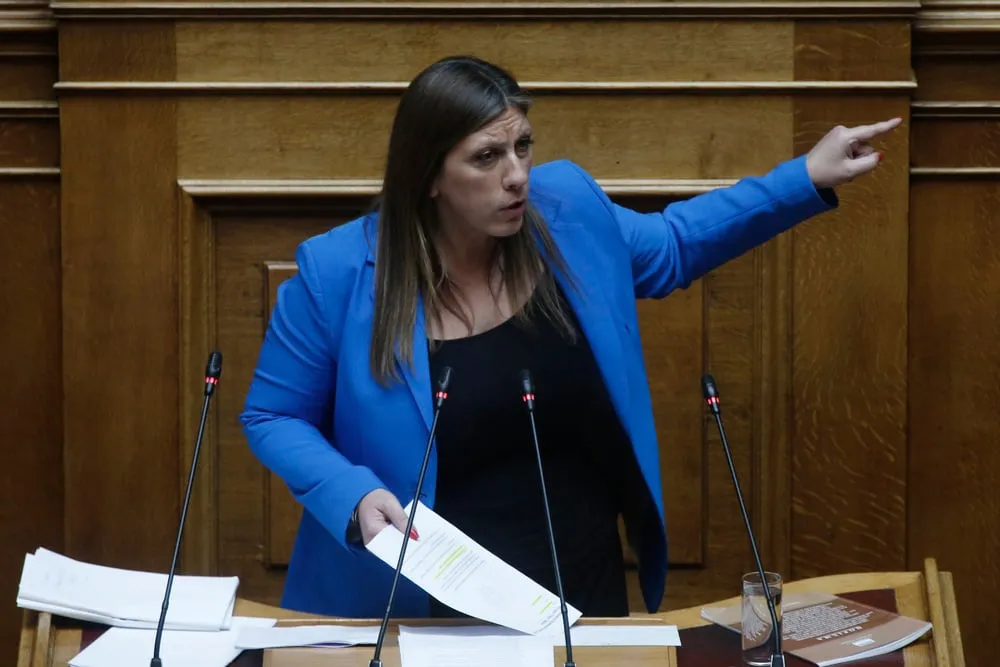 Η Ρένα Δούρου μιλά στη Βουλή για την Έλενα Ακρίτα