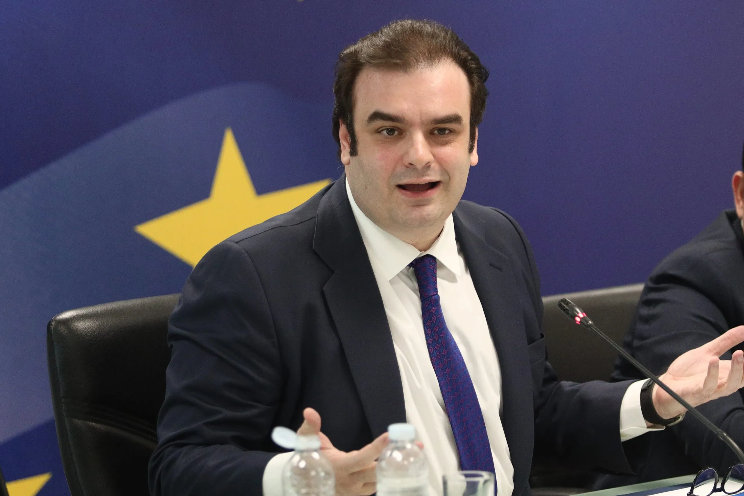 Ο Κυριάκος Πιερρακάκης καταθέτει αίτημα ρήτρας διαφυγής