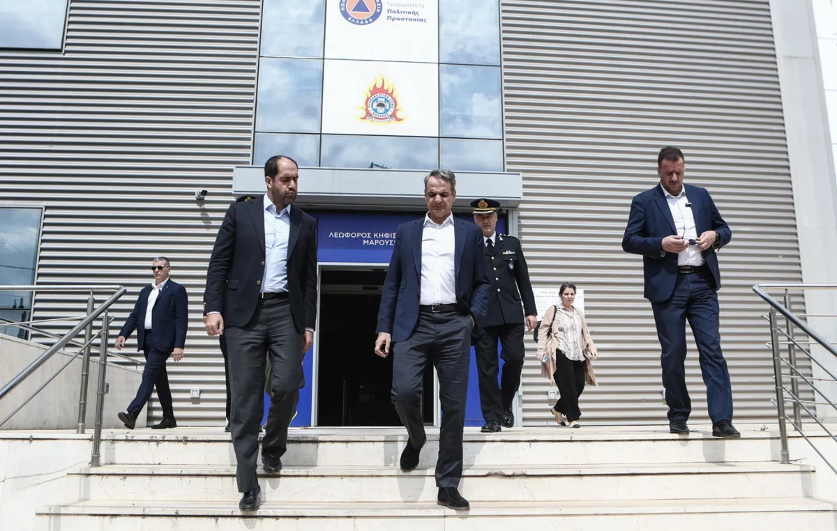 Πυροσβέστες επιχειρούν σε πυρκαγιά στη Βοιωτία