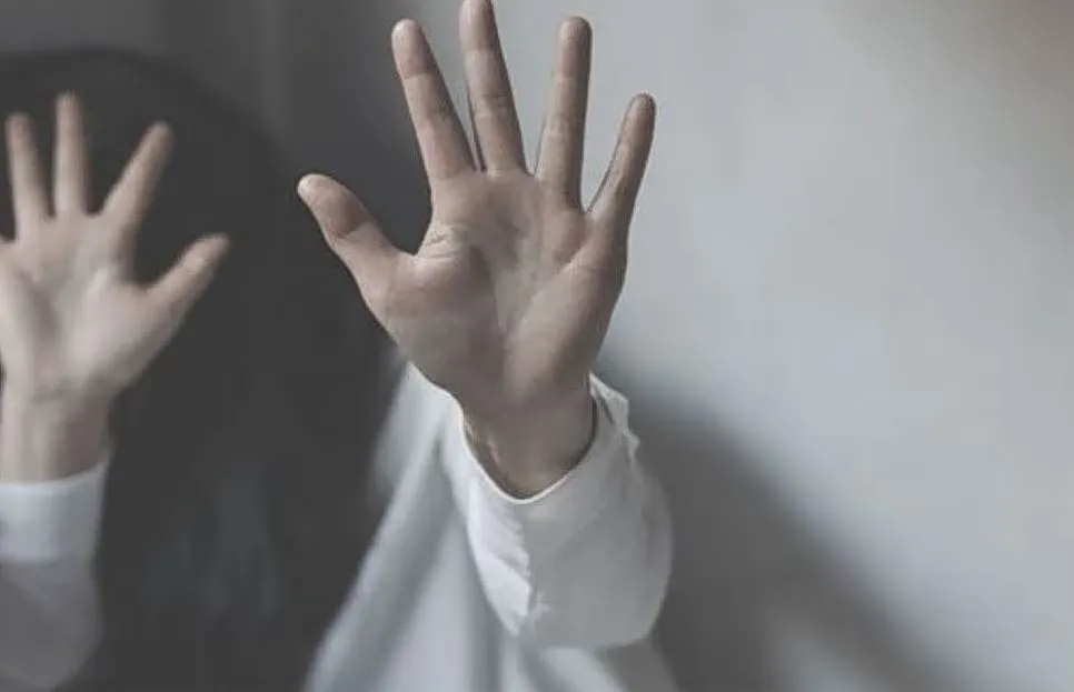 Αστυνομικό αυτοκίνητο σε νυχτερινή περιπολία στη Θεσσαλονίκη