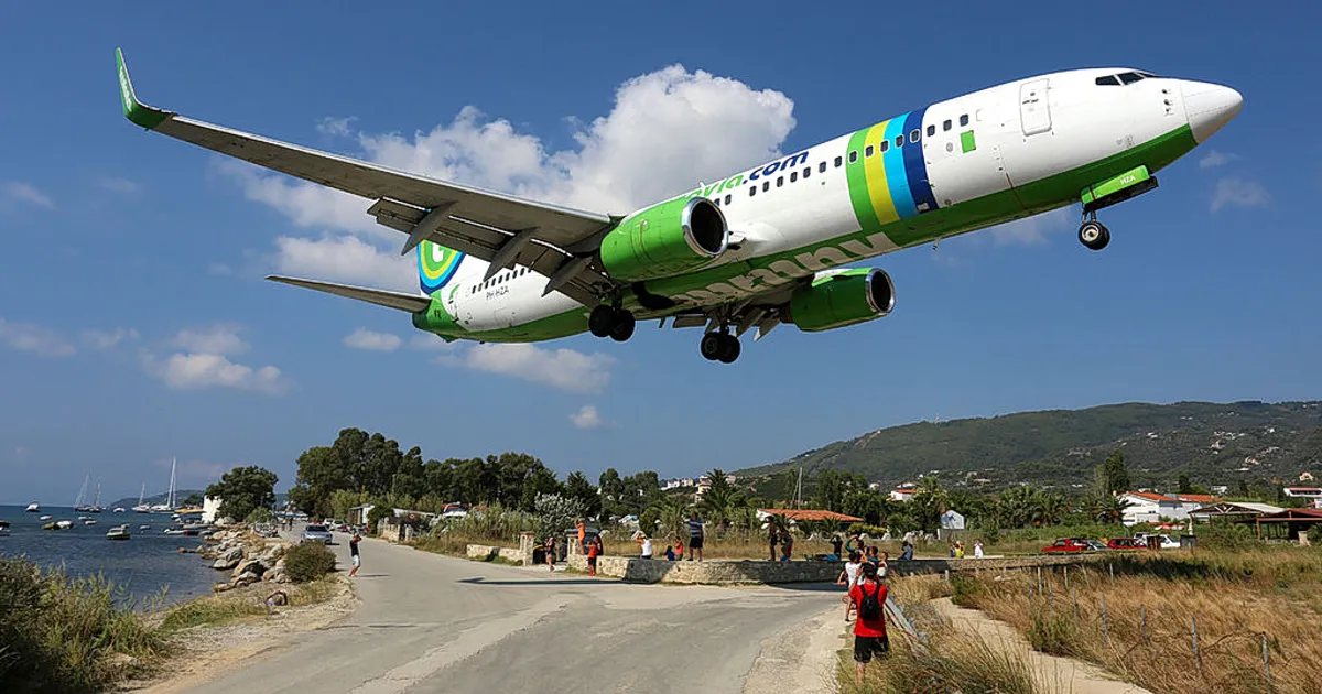 Αεροσκάφος απογειώνεται από το αεροδρόμιο της Σκιάθου
