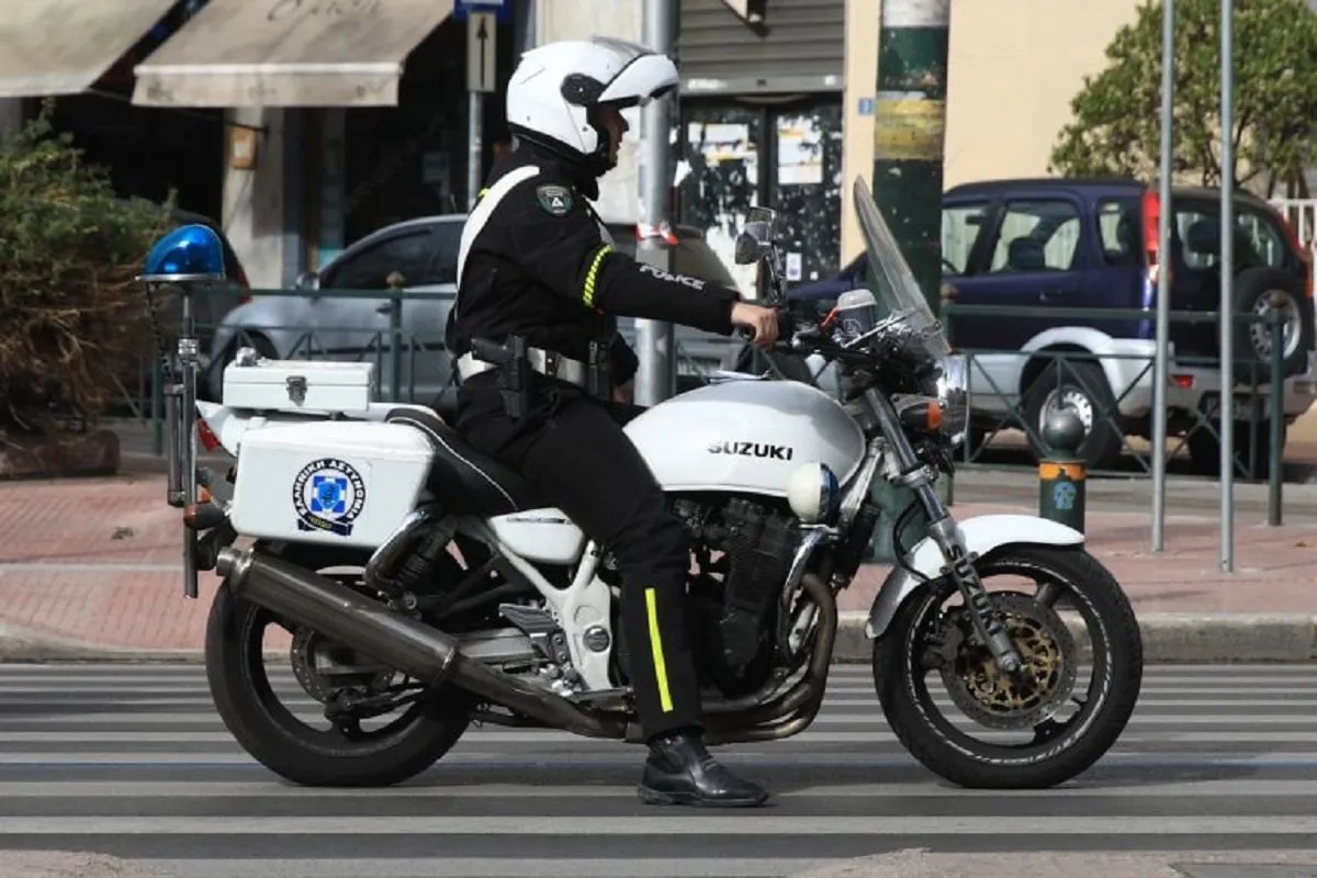 Φωτιά σε αυτοκίνητο στη Λεωφόρο Αλεξάνδρας με ουρές οχημάτων