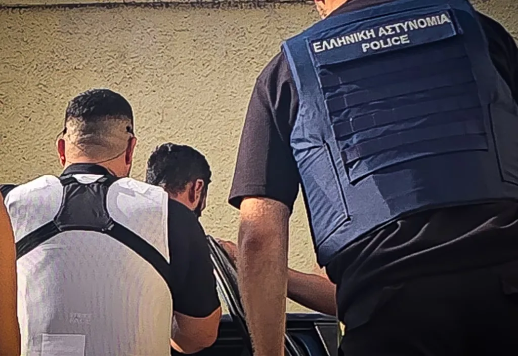 Δικαστήριο Σύρου προφυλάκιση 41χρονου για διασώστρια ΕΚΑΒ