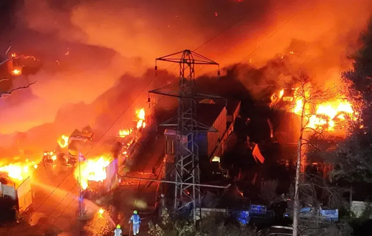 Καμένα αυτοκίνητα σε πάρκινγκ κοντά στο Γκάτγουικ