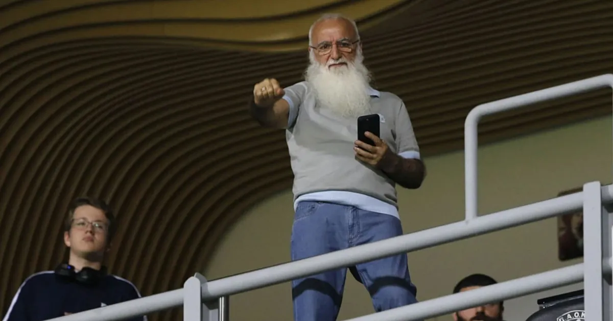 Ο Ιβάν Σαββίδης στην προπόνηση του ΠΑΟΚ