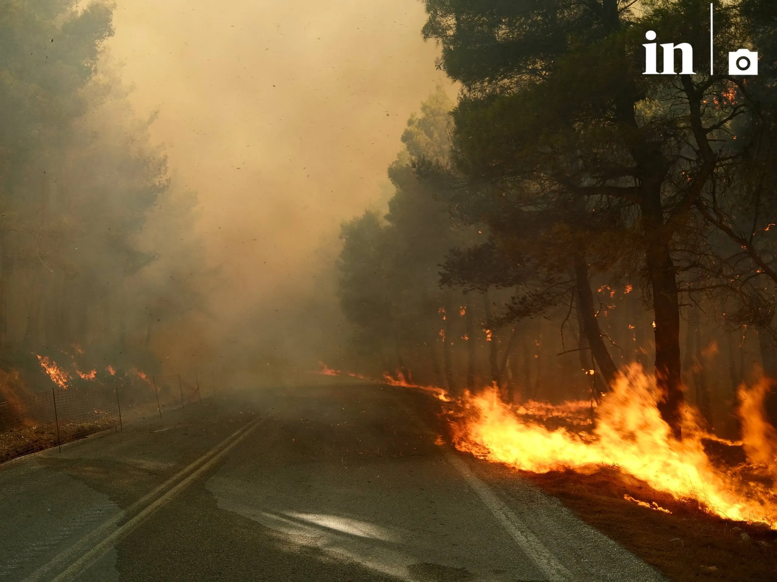 Πυρκαγιά και φλόγες στο Πόρτο Γερμενό Αττικής