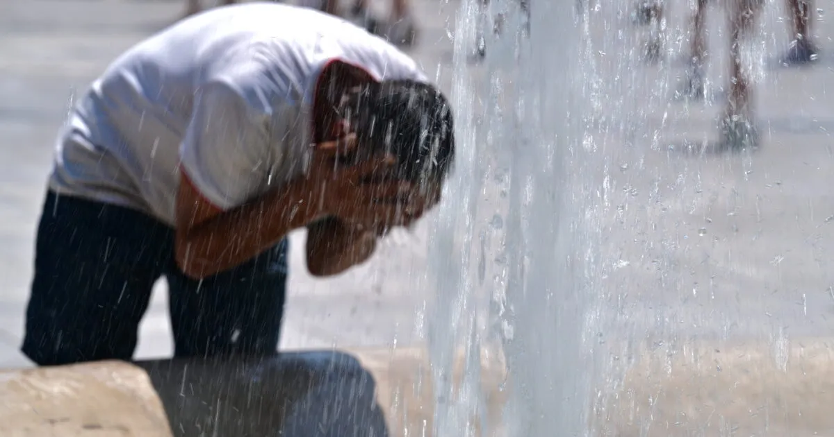 Θερμόμετρο και ήλιος συμβολίζουν τον καύσωνα του Αυγούστου