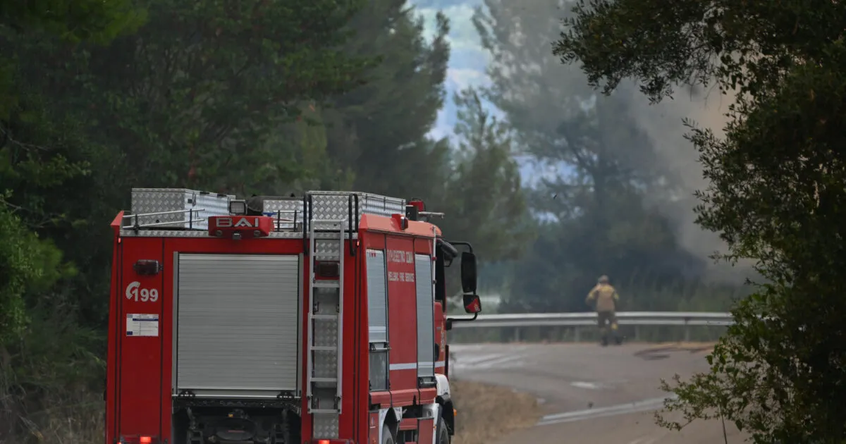 Πυροσβέστες σε επιφυλακή λόγω κινδύνου πυρκαγιάς