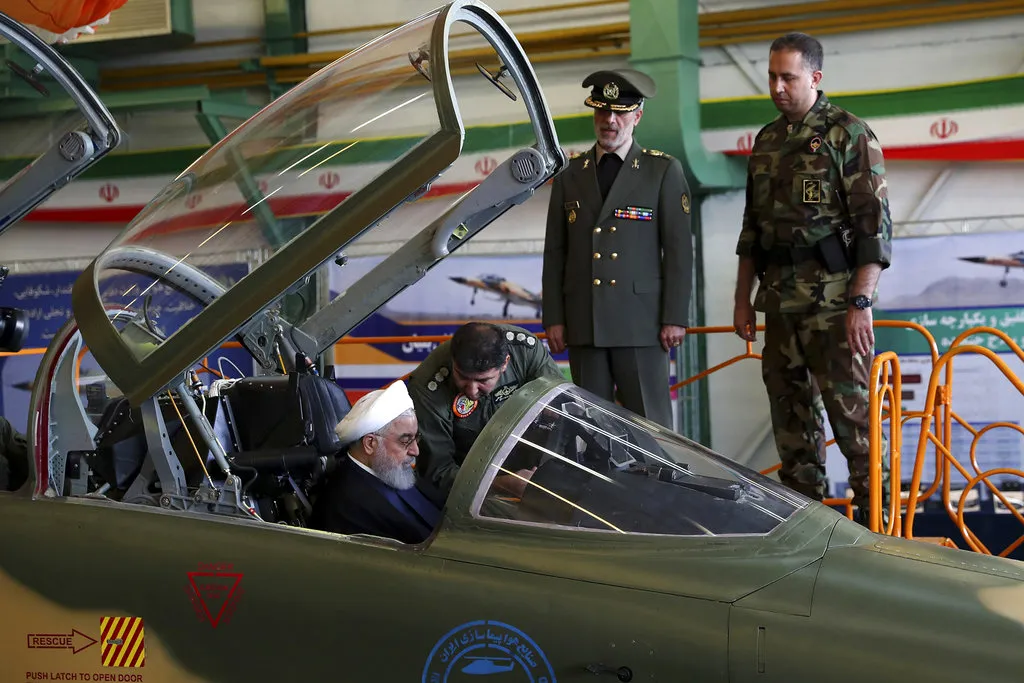 Στρατιωτικό αεροσκάφος Su-24 σε πτήση