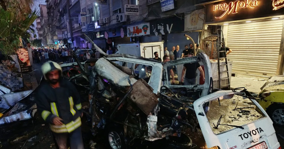 Ασθενοφόρα στο σημείο έκρηξης λεωφορείου στη Δαμασκό