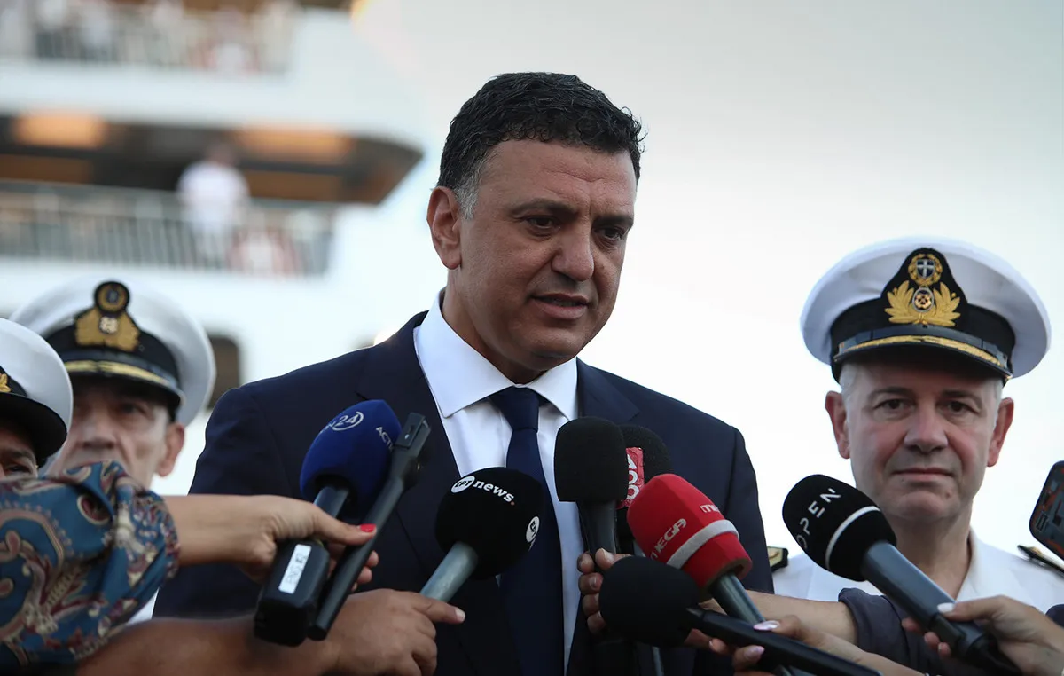 Ο υπουργός Βασίλης Κικίλιας σε συνέντευξη για το Λιμενικό Σώμα