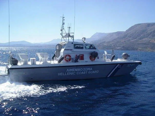 Λιμενικό σκάφος στην ακτή της Κασσάνδρας Χαλκιδικής