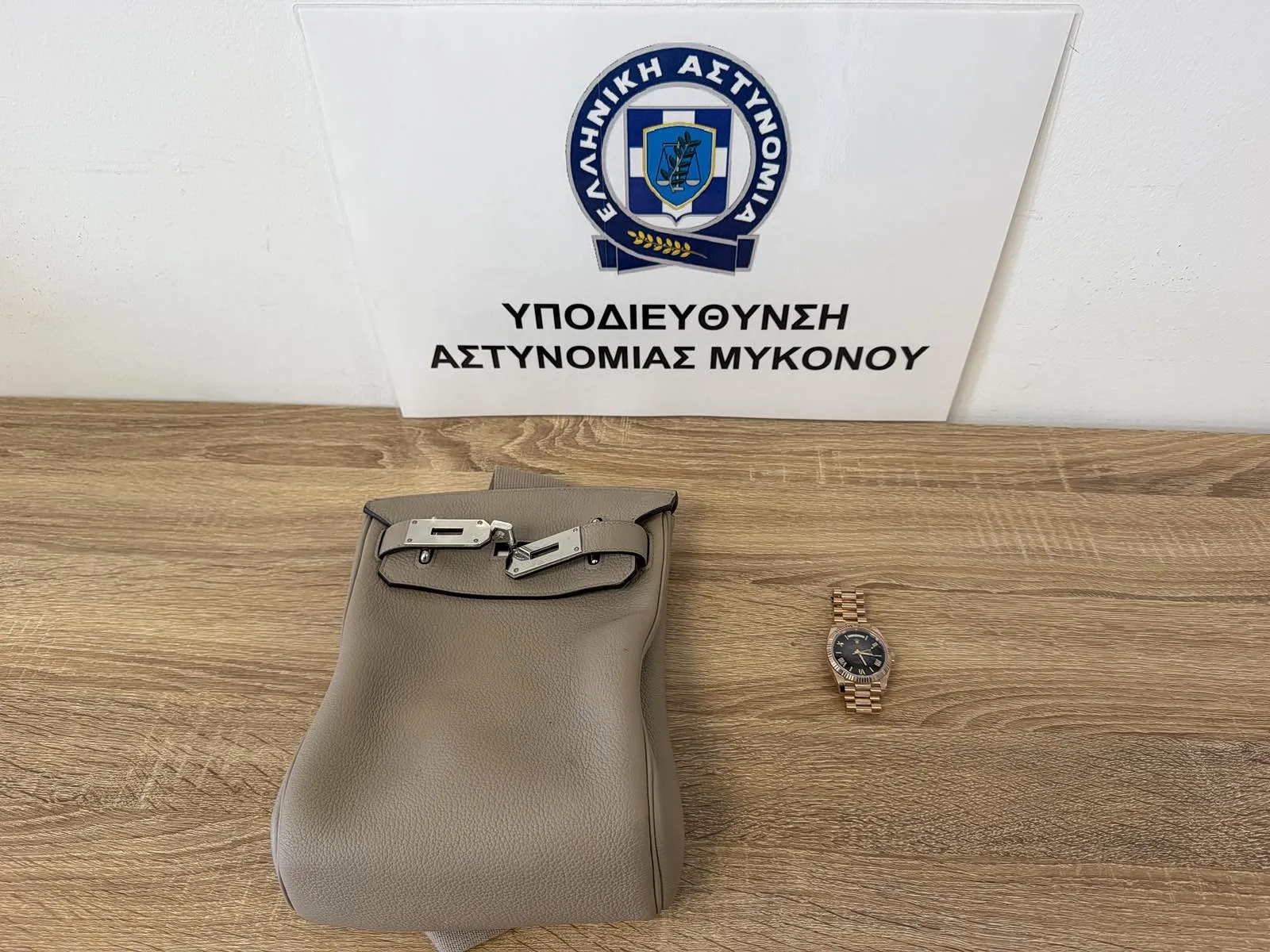 Αστυνομία στη Μύκονο συλλαμβάνει οδηγό για κλοπή τσάντας και ρολογιού