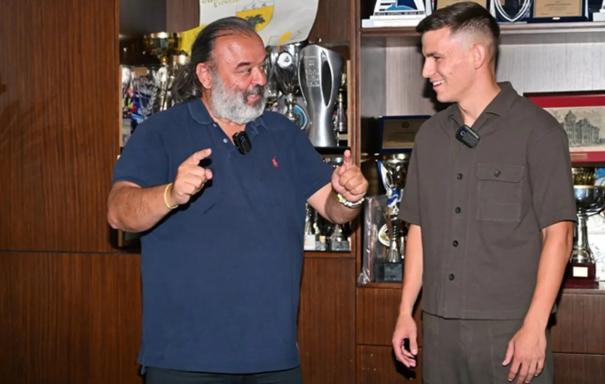Ο Μίλαν Βιτάλις με τη φανέλα της ΑΕΚ