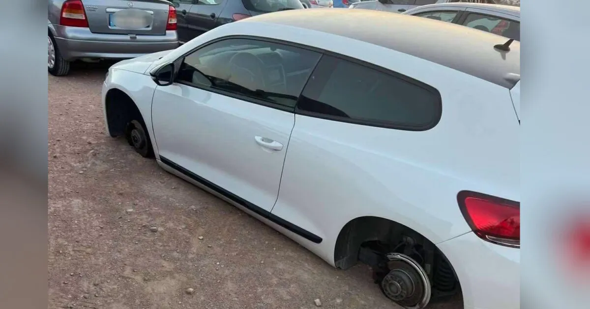Πυροσβεστικά οχήματα στο πάρκινγκ της Μαγούλας