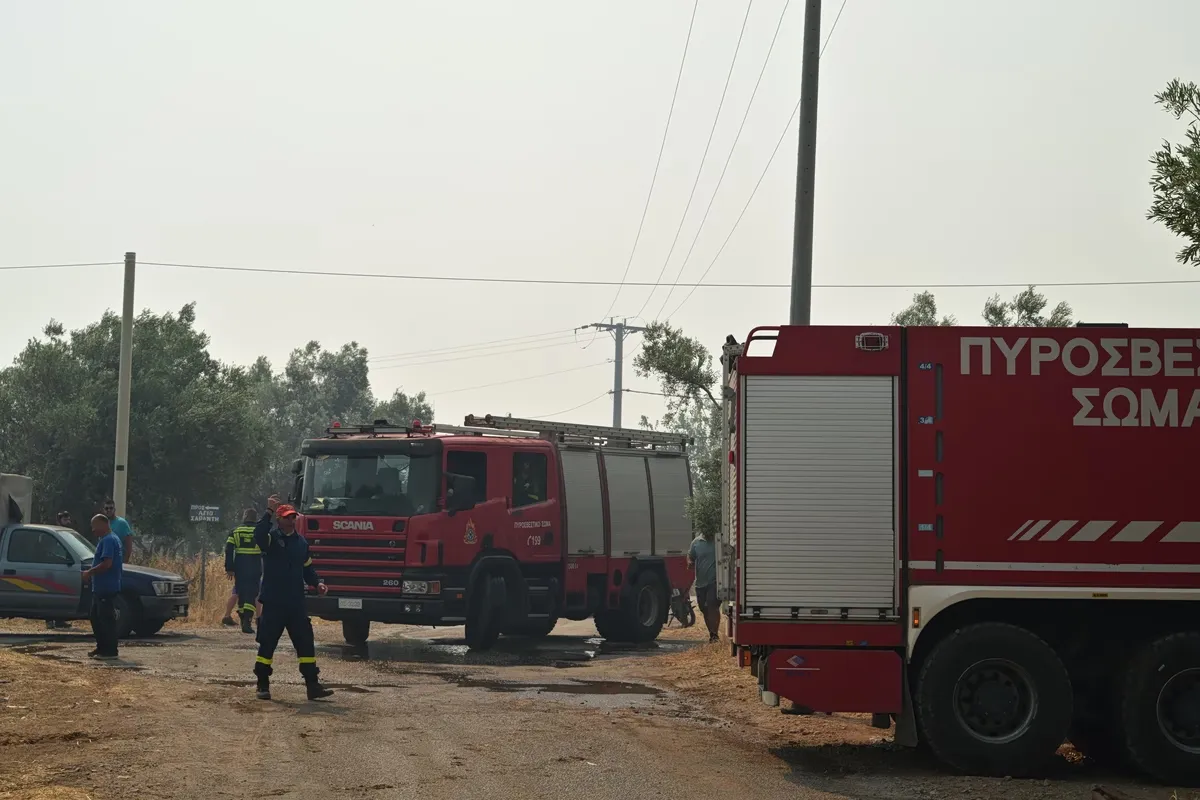 Πυκνός καπνός από πυρκαγιά στη Δυτική Αττική