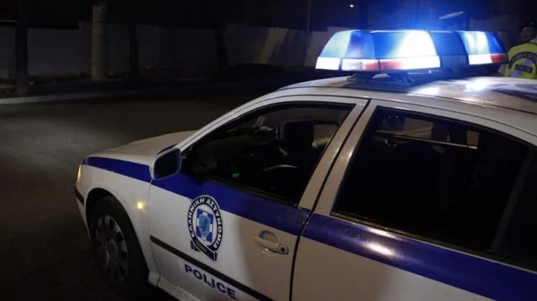 41χρονος οδηγός μοτοσυκλέτας συλλαμβάνεται από αστυνομικούς στην Αθήνα