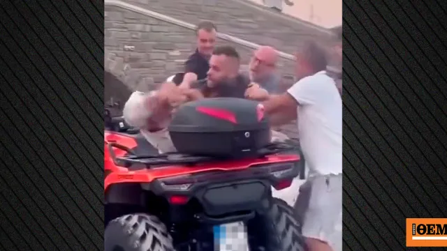 Οδηγός ταξί σε πιάτσα στην Πάρο