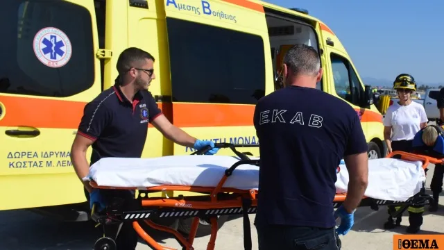 Ασθενοφόρο σε εργατικό ατύχημα στην Ιεράπετρα Κρήτης