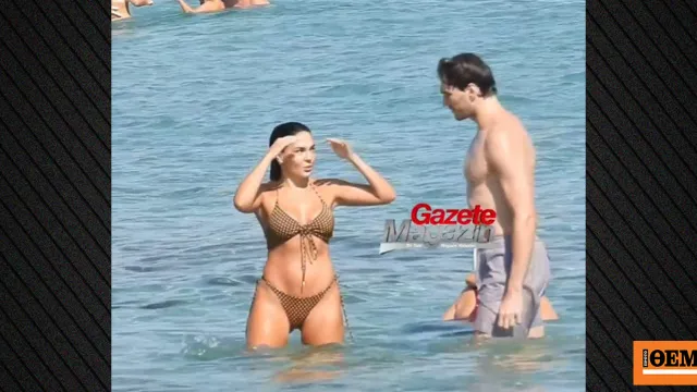 Εργαζόμενος ελέγχει το κινητό στις διακοπές