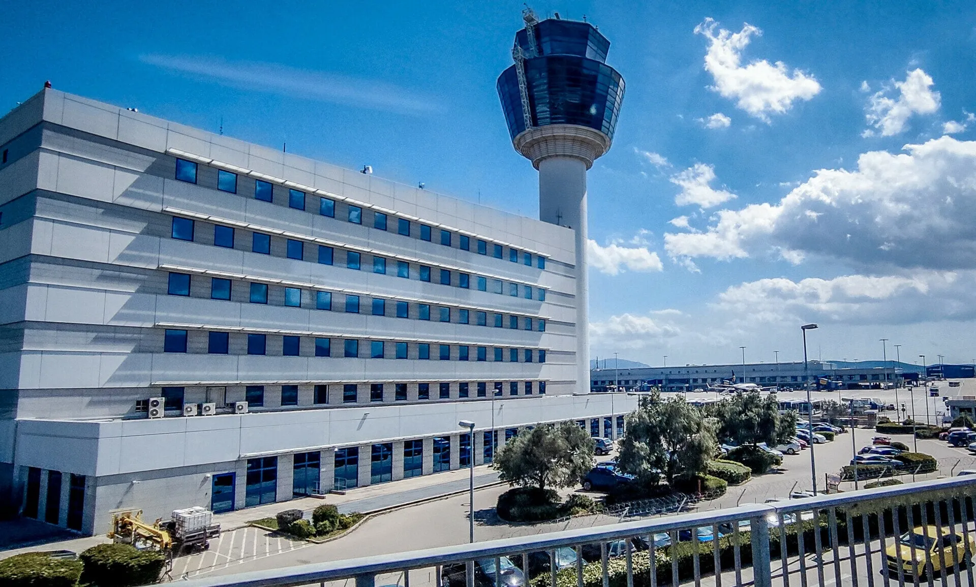 Αεροσκάφος απογειώνεται από αεροδρόμιο Αθήνας