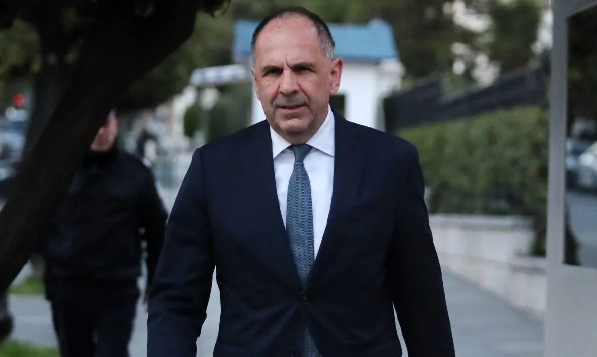 Ο Γεραπετρίτης διαψεύδει δημοσίευμα για δείπνο συγκυβέρνησης