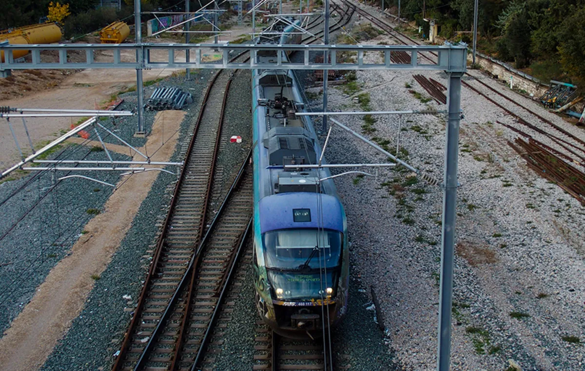 Συρμός του Προαστιακού Σιδηροδρόμου Πάτρας σε σταθμό