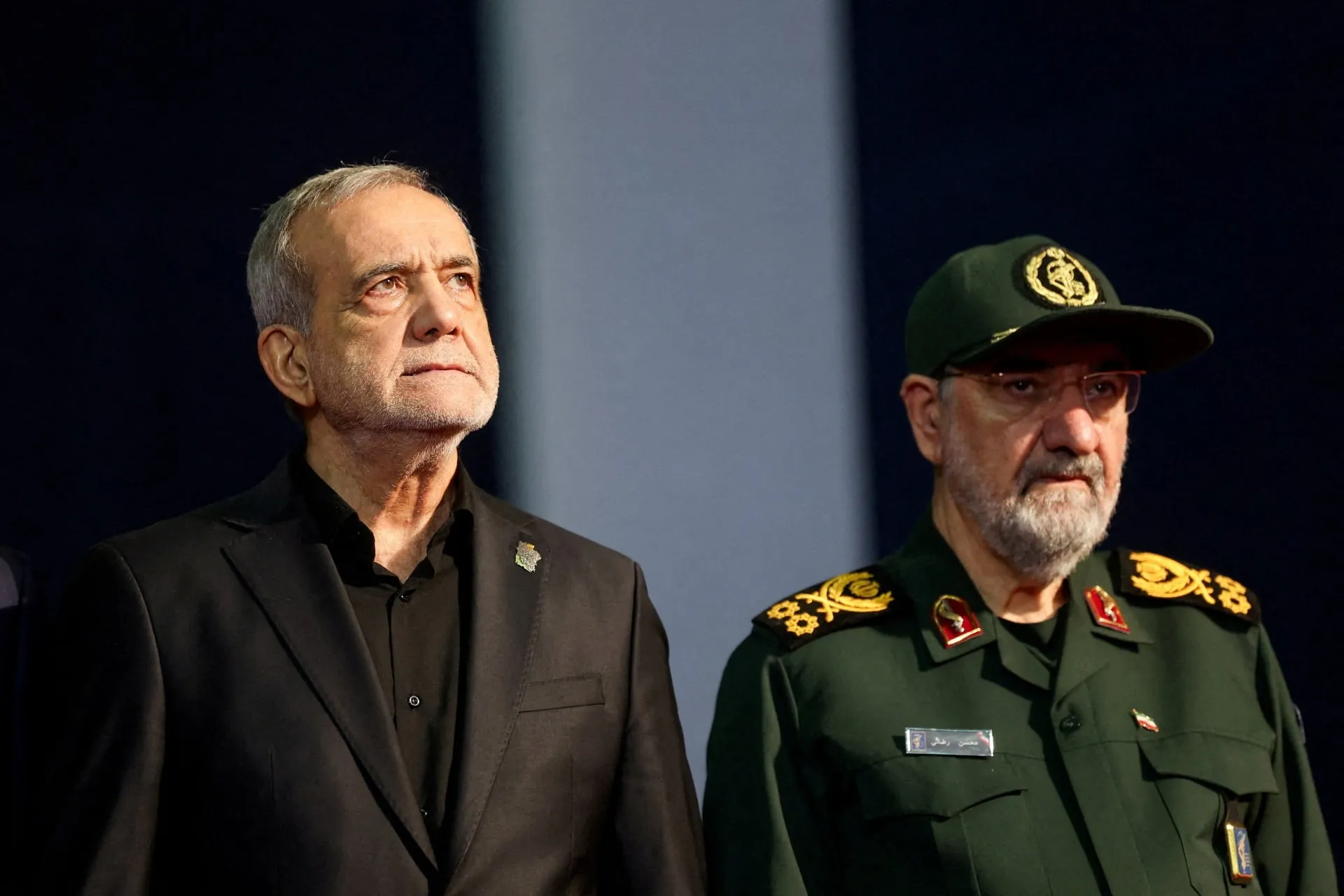 Ο Πεζεσκιάν συναντά τον Χαμενεΐ στην Τεχεράνη